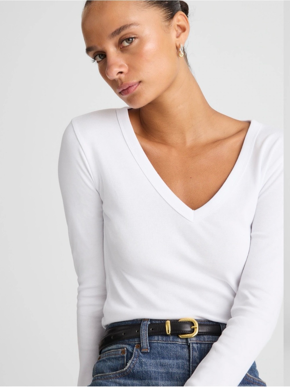 Madewell The '90s V-Neck Long-Sleeve Tee in Compact Cotton